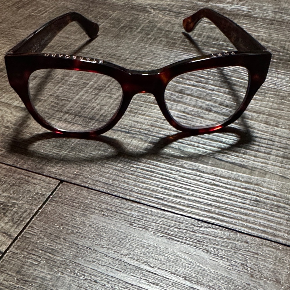 Chic Tortoise Shell Eyeglasses - image 7